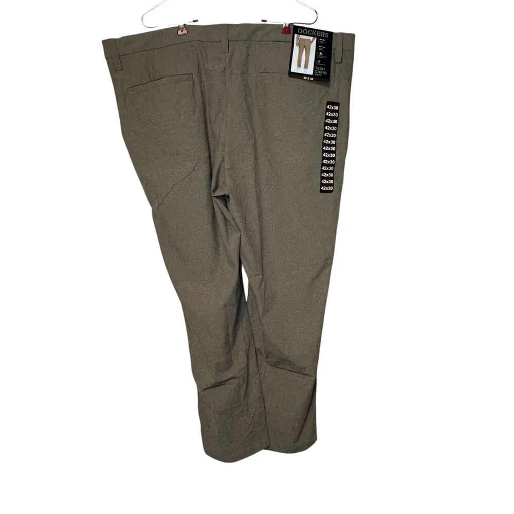DOCKERS Mens Pants‎ Comfort Waistband Stretch Wicking Slim Fit Khaki 42X30 NWT